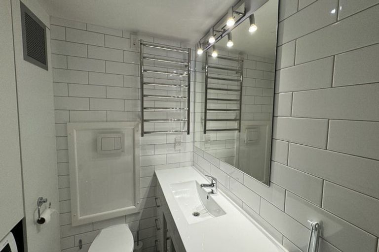 Photo of property in The Capital, 17/370 Oriental Parade, Oriental Bay, Wellington, 6011