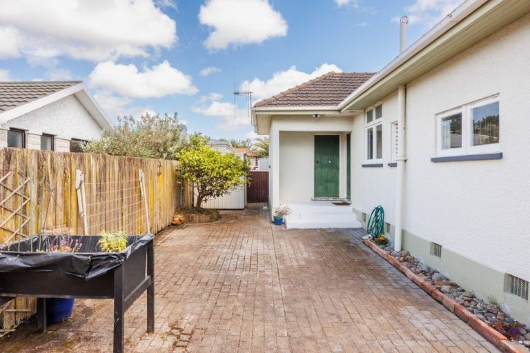 Photo of property in 11 Moore Street, West End, Palmerston North, 4412