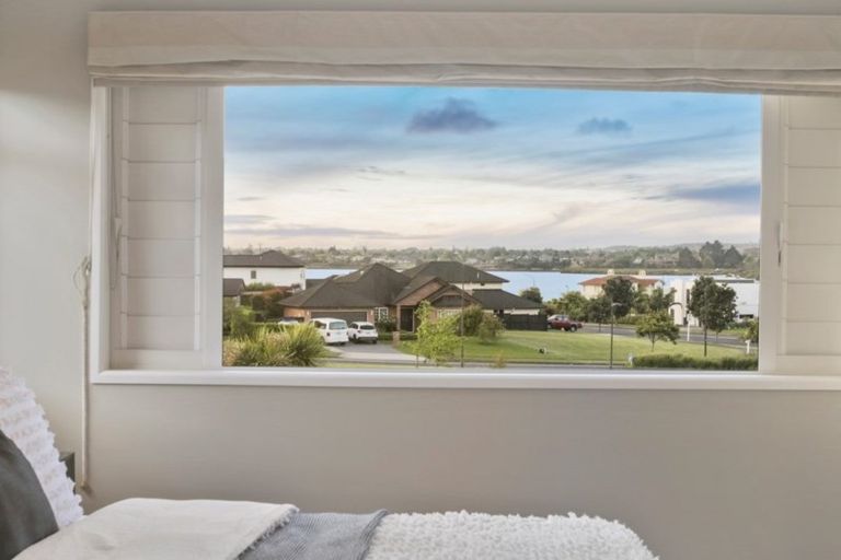 Photo of property in 9 Corsica Way, Karaka, Papakura, 2113
