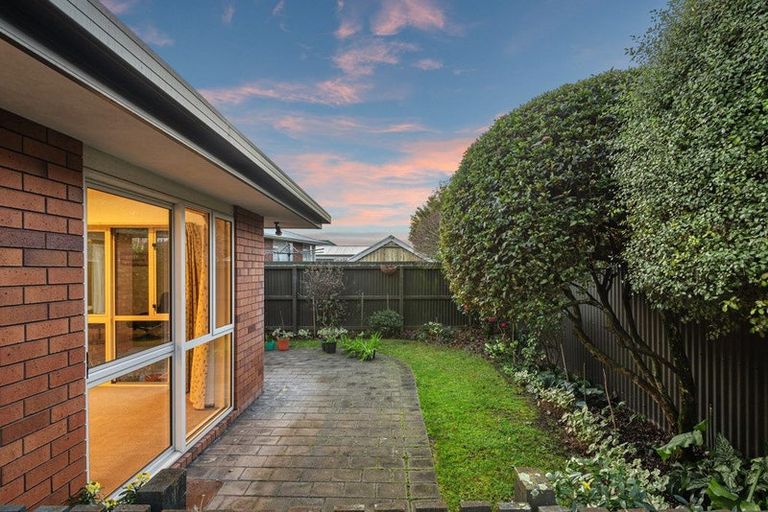 Photo of property in 2/14 Middlepark Road, Sockburn, Christchurch, 8042
