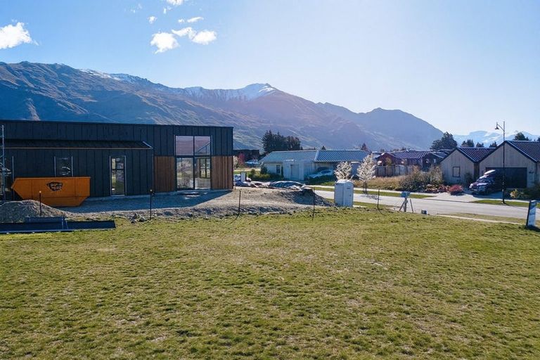 Photo of property in 10 Doug Ledgerwood Drive, Wanaka, 9305