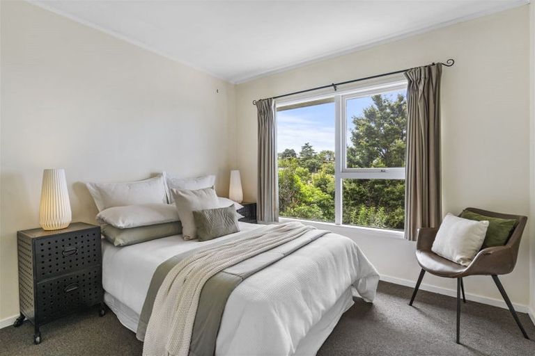 Photo of property in 24 Greendale Spur, Glenfield, Auckland, 0629