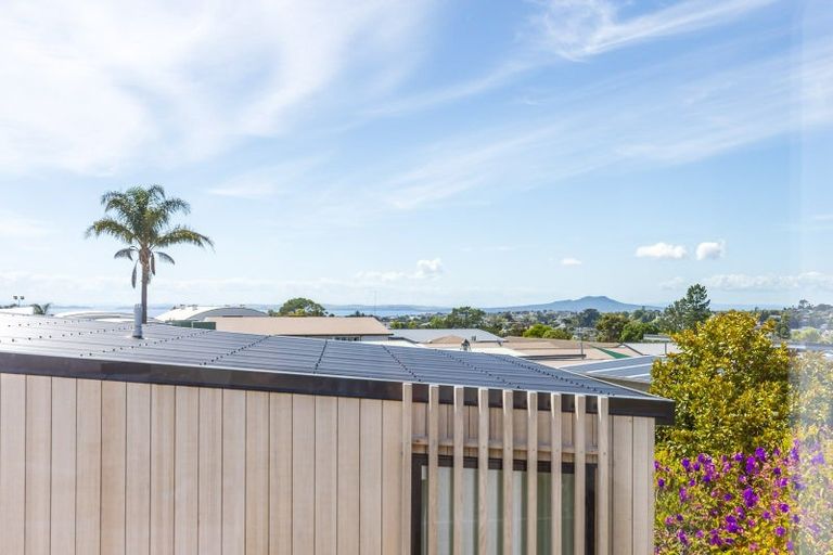 Photo of property in 771b East Coast Road, Northcross, Auckland, 0630