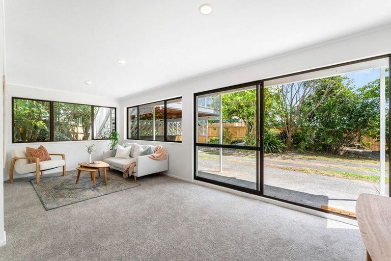 Photo of property in 99 Matipo Road, Te Atatu Peninsula, Auckland, 0610
