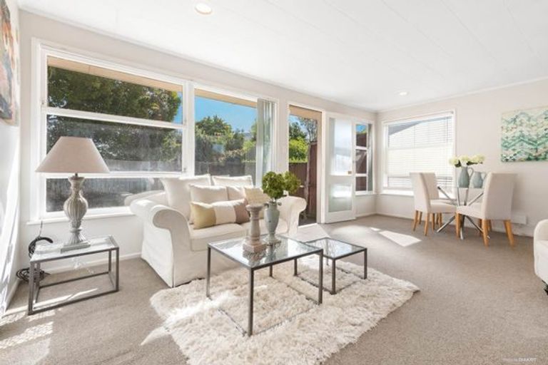 Photo of property in 2/14 Ozich Avenue, Te Atatu South, Auckland, 0610