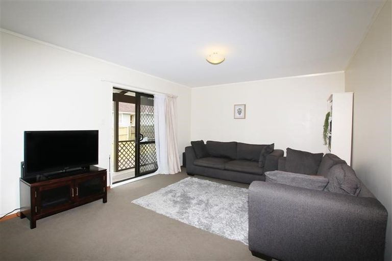Photo of property in 5 Strid Road, Te Atatu South, Auckland, 0610