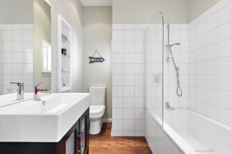 Photo of property in 55 Palm Avenue, Lyall Bay, Wellington, 6022