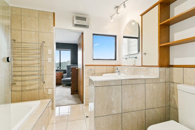 Photo of property in 7b Becker Way, Karori, Wellington, 6012