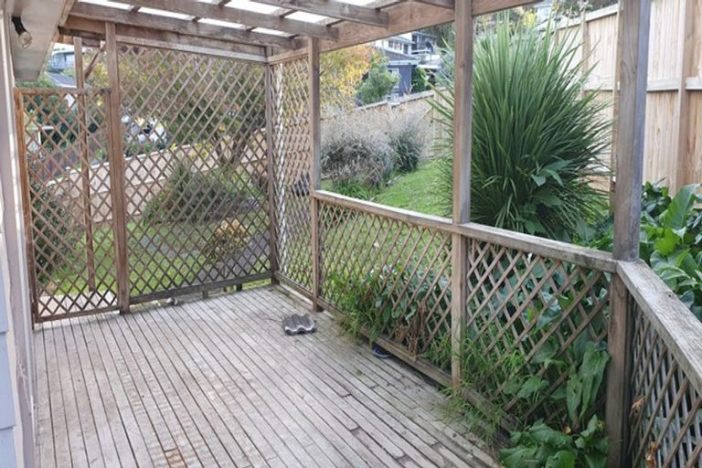 Photo of property in 16 Kemp Road, Massey, Auckland, 0614