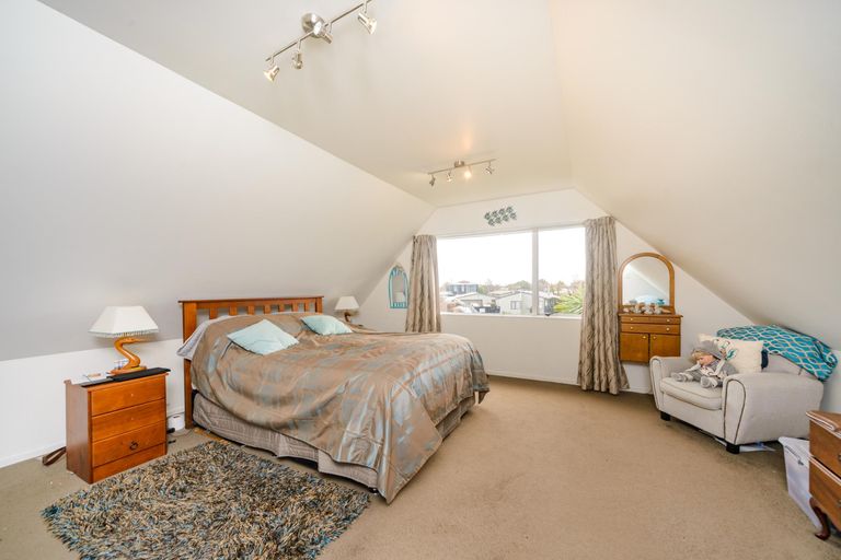 Photo of property in 17 Hilton Grove, Kelvin Grove, Palmerston North, 4414