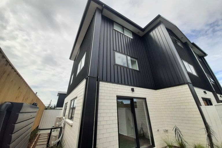 Photo of property in 9/59 Neil Avenue, Te Atatu Peninsula, Auckland, 0610