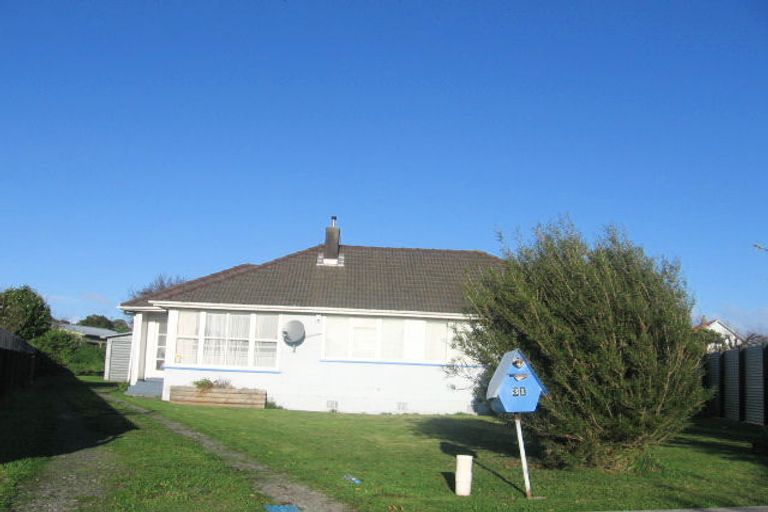 Photo of property in 31 Exeter Crescent, Takaro, Palmerston North, 4412