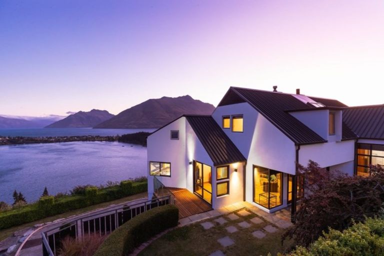 Photo of property in 10 Peregrine Place, Queenstown, 9300