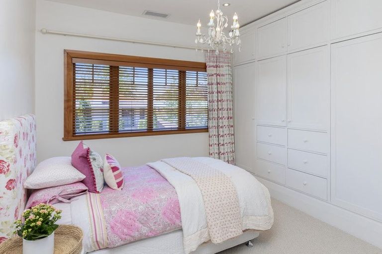 Photo of property in 5 Saint Barnabas Lane, Fendalton, Christchurch, 8052