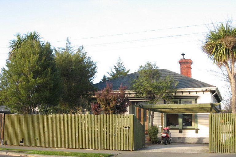 Photo of property in 136 Edgeware Road, St Albans, Christchurch, 8014