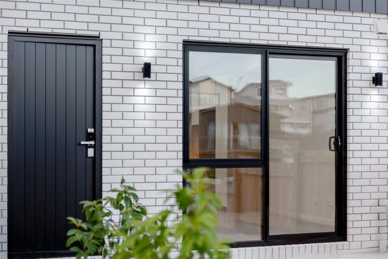 Photo of property in 6 Lawson Creek Street, Massey, Auckland, 0614