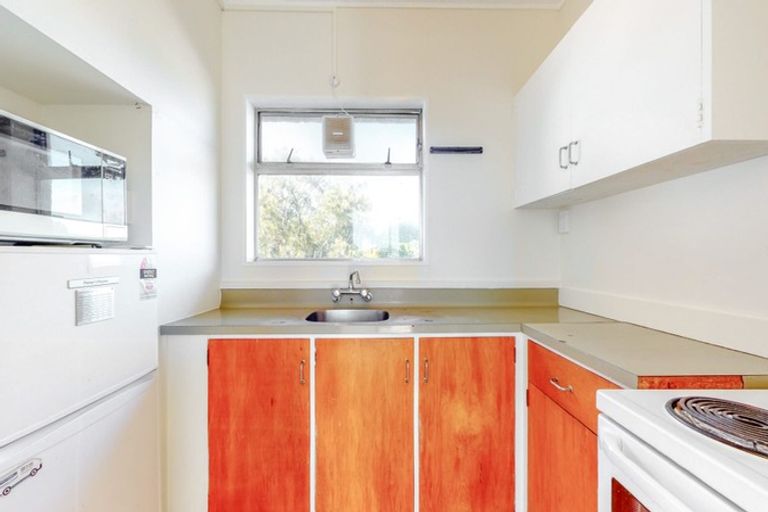 Photo of property in Beresford Apartments, 16/118u Russell Terrace, Berhampore, Wellington, 6023