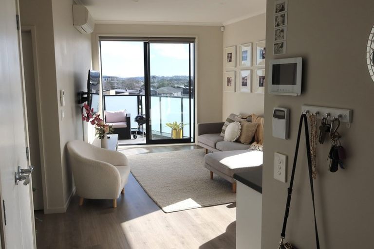 Photo of property in 3/22 Kerewhenua Crescent, 0616