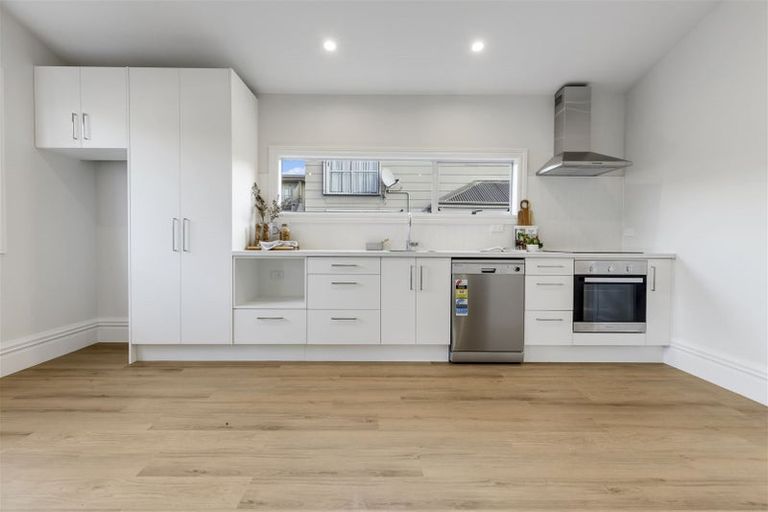 Photo of property in 7/16 Grenville Street, Waltham, Christchurch, 8011