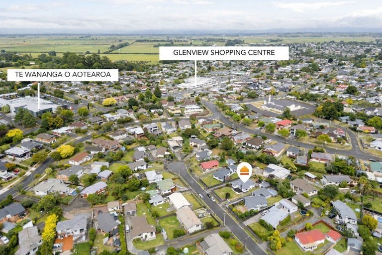 Photo of property in 16 Manapouri Place, Glenview, Hamilton, 3206