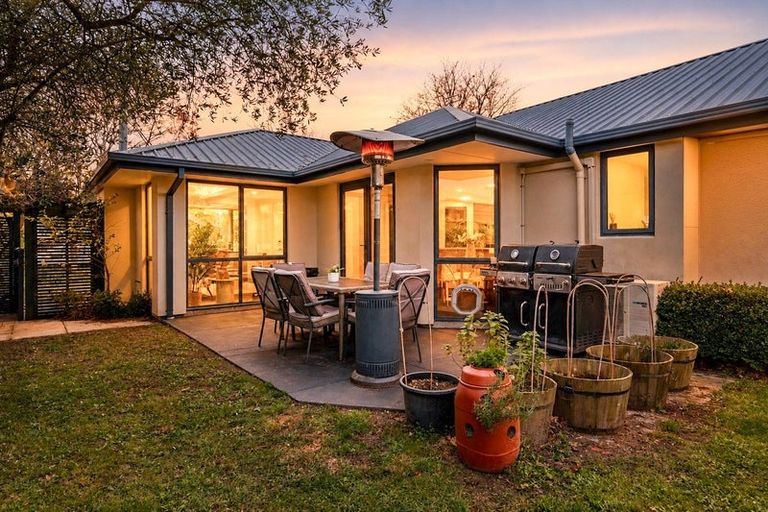 Photo of property in 54 Oxley Avenue, St Albans, Christchurch, 8014