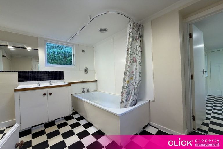 Photo of property in 7 Kellas Street, Macandrew Bay, Dunedin, 9014