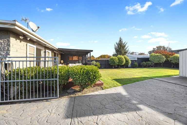 Photo of property in 12 Rosanna Place, Aranui, Christchurch, 8061
