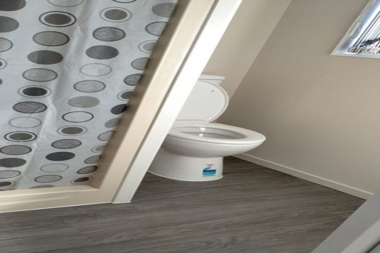 Photo of property in 66 Golf Road, New Lynn, Auckland, 0600