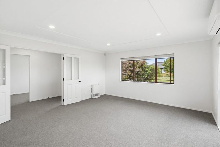 Photo of property in 4 Glen Loch Place, Paraparaumu, 5032