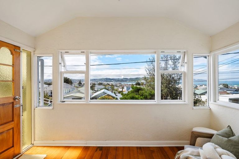 Photo of property in 162 Sutherland Road, Lyall Bay, Wellington, 6022