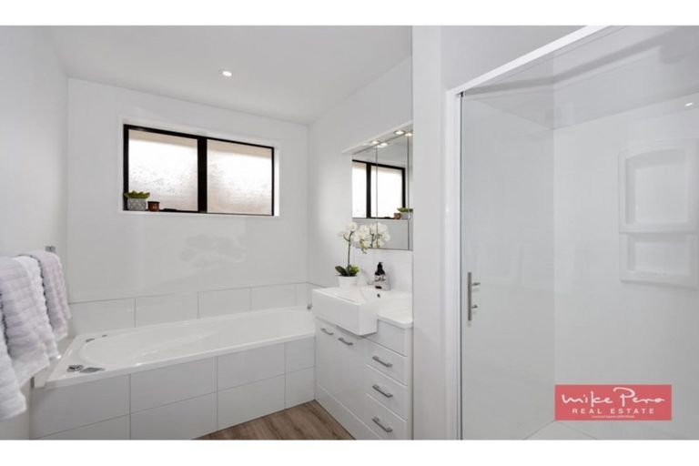 Photo of property in 34 Solomon Avenue, Redwood, Christchurch, 8051