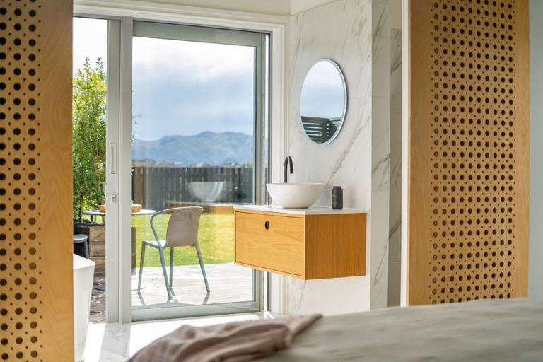 Photo of property in 5 Helm Place, Whitby, Porirua, 5024