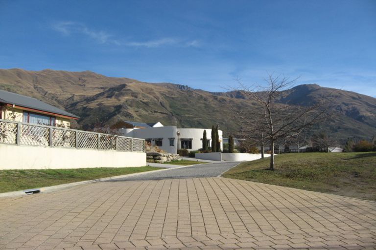 Photo of property in 13 Little Oak Common, Wanaka, 9305