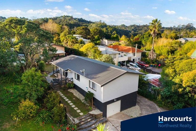 Photo of property in 1/729 Swanson Road, Swanson, Auckland, 0612