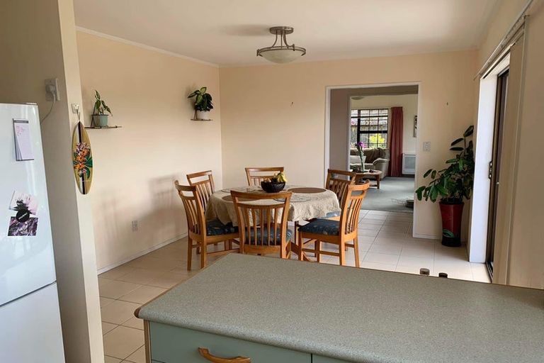 Photo of property in 1/5 Spring Grove, Henderson, Auckland, 0612
