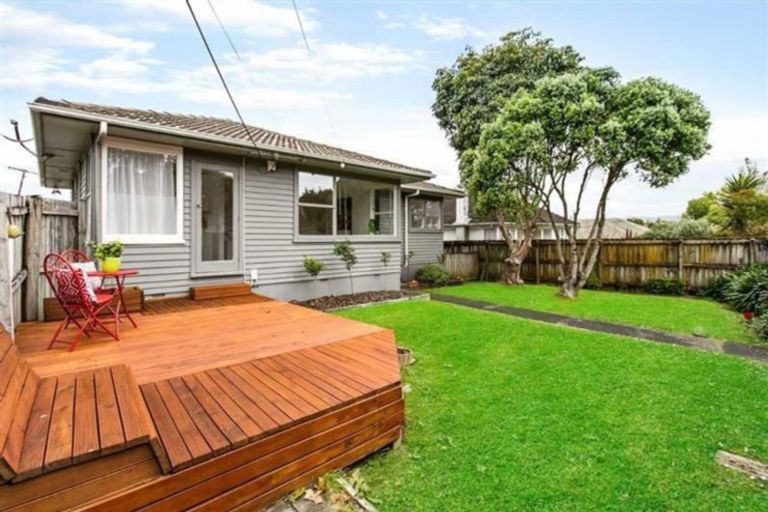 Photo of property in 29 Woodside Road, Massey, Auckland, 0614