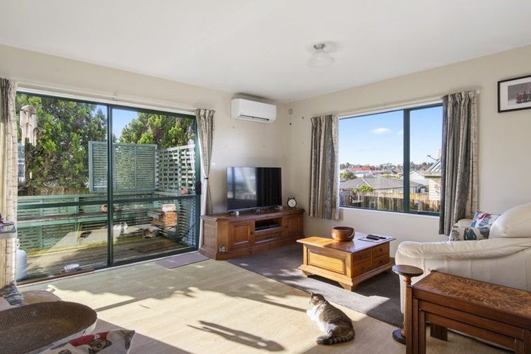 Photo of property in 2b Village Place, Tuakau, 2121