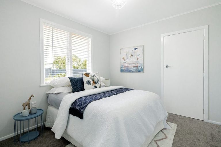 Photo of property in 15 Peters Avenue, Cloverlea, Palmerston North, 4412