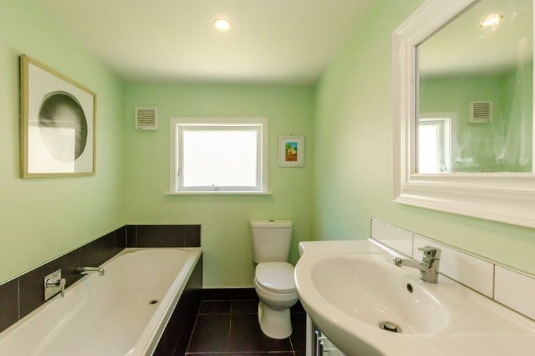 Photo of property in 15 Rua Road, Paraparaumu Beach, Paraparaumu, 5032