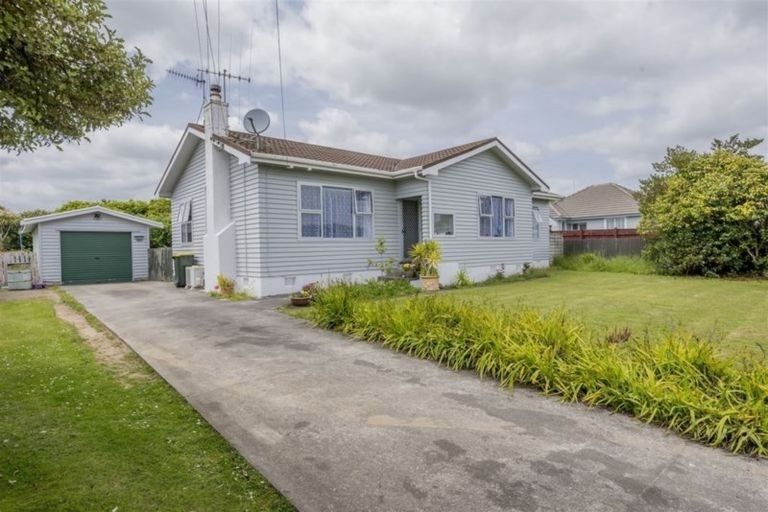 Photo of property in 22 George Street, Levin, 5510