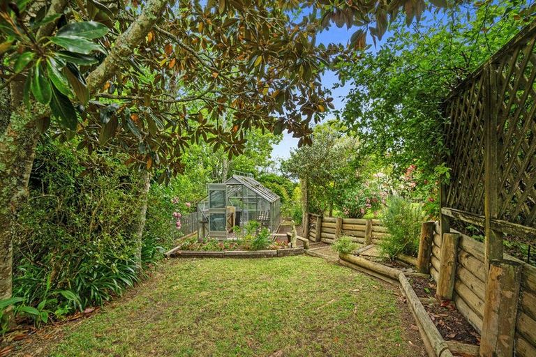 Photo of property in 30 Hartley Terrace, Massey, Auckland, 0614