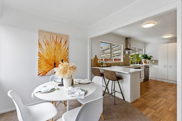 Photo of property in 7 Pureora Place, Clendon Park, Auckland, 2103