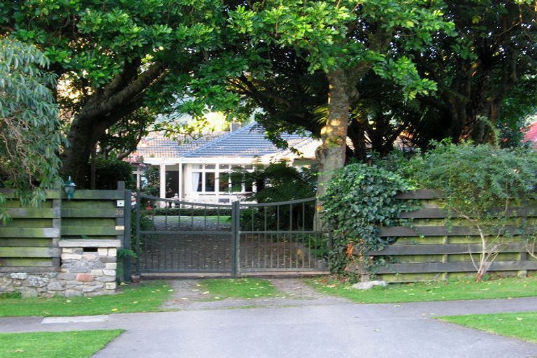 Photo of property in 30 Karu Crescent, Waikanae, 5036