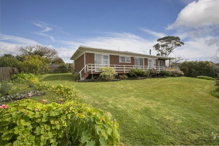 Photo of property in 18 Flagstaff Place, Massey, Auckland, 0614