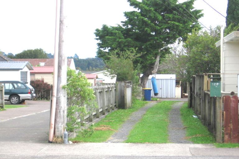 Photo of property in 1/129 Bruce Mclaren Road, Henderson, Auckland, 0612