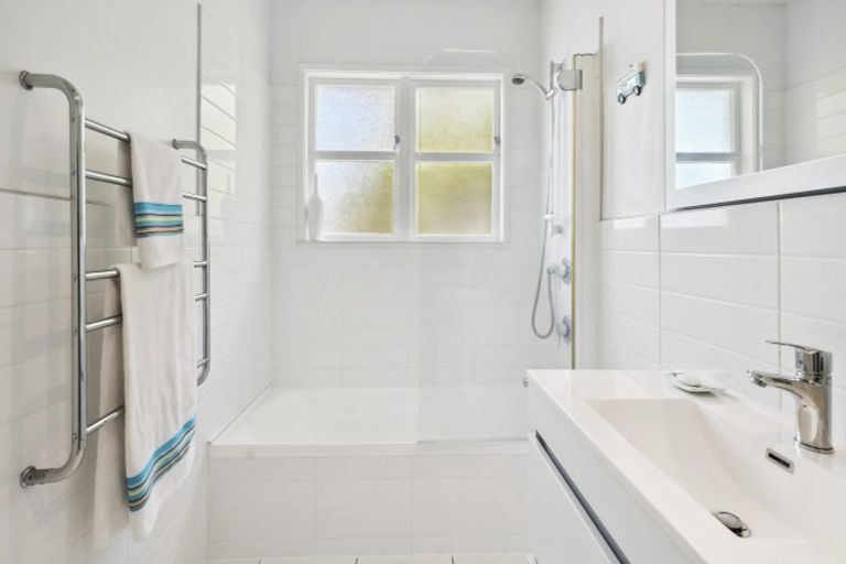 Photo of property in 1/239 Glamorgan Drive, Torbay, Auckland, 0630