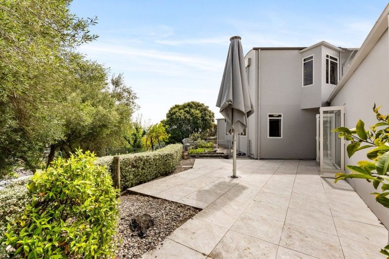Photo of property in 15 Woodford Heights, Havelock North, 4130