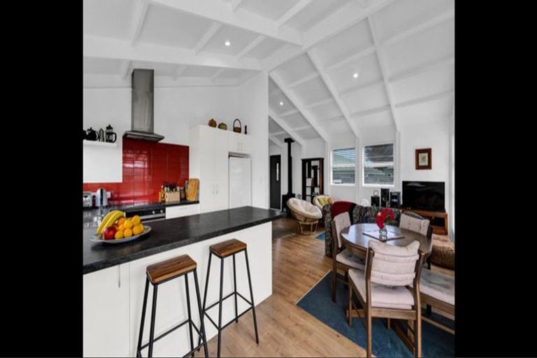 Photo of property in 15 Tasman Street, Opunake, 4616