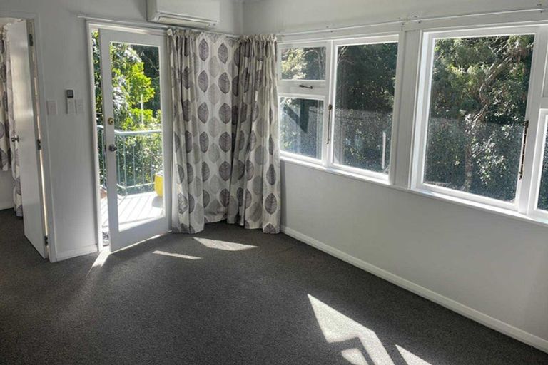 Photo of property in 2/8 Kaitawa Road, York Bay, Lower Hutt, 5013