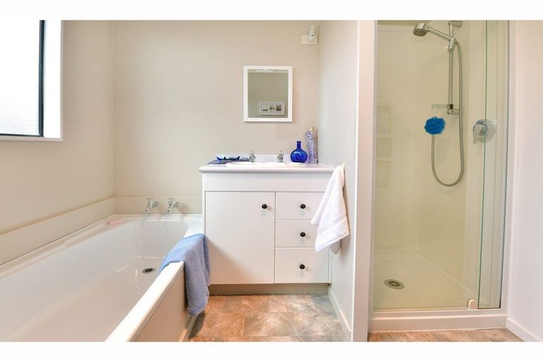 Photo of property in 2/28 Lakeside Drive, Orewa, 0931